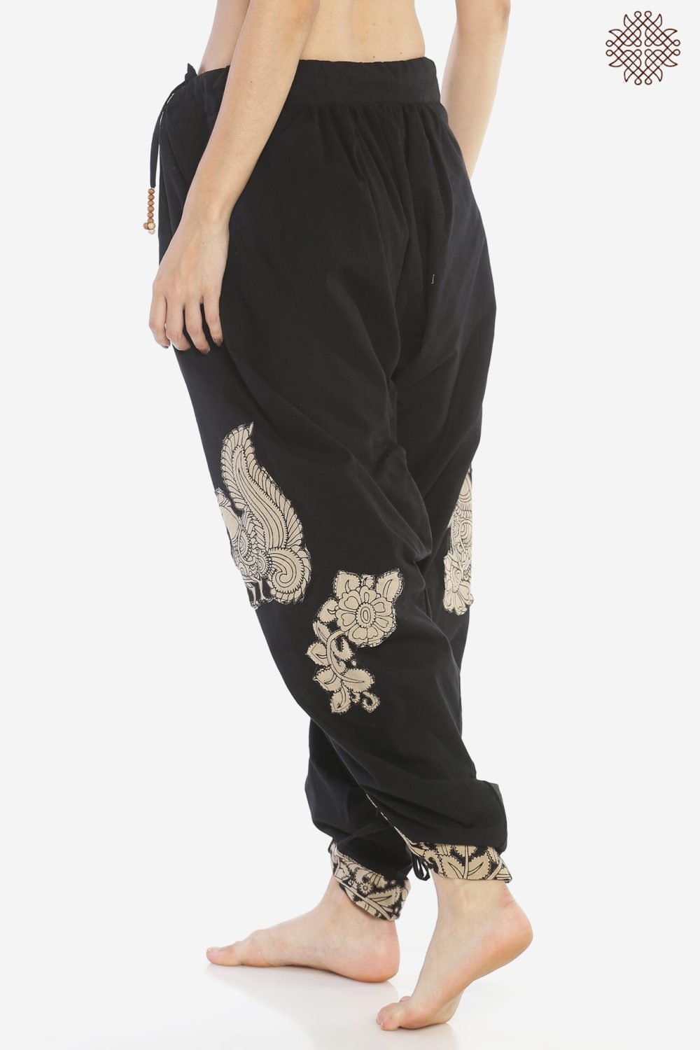 Syamah & Harina Yuvaki Dhotipants - Image 4
