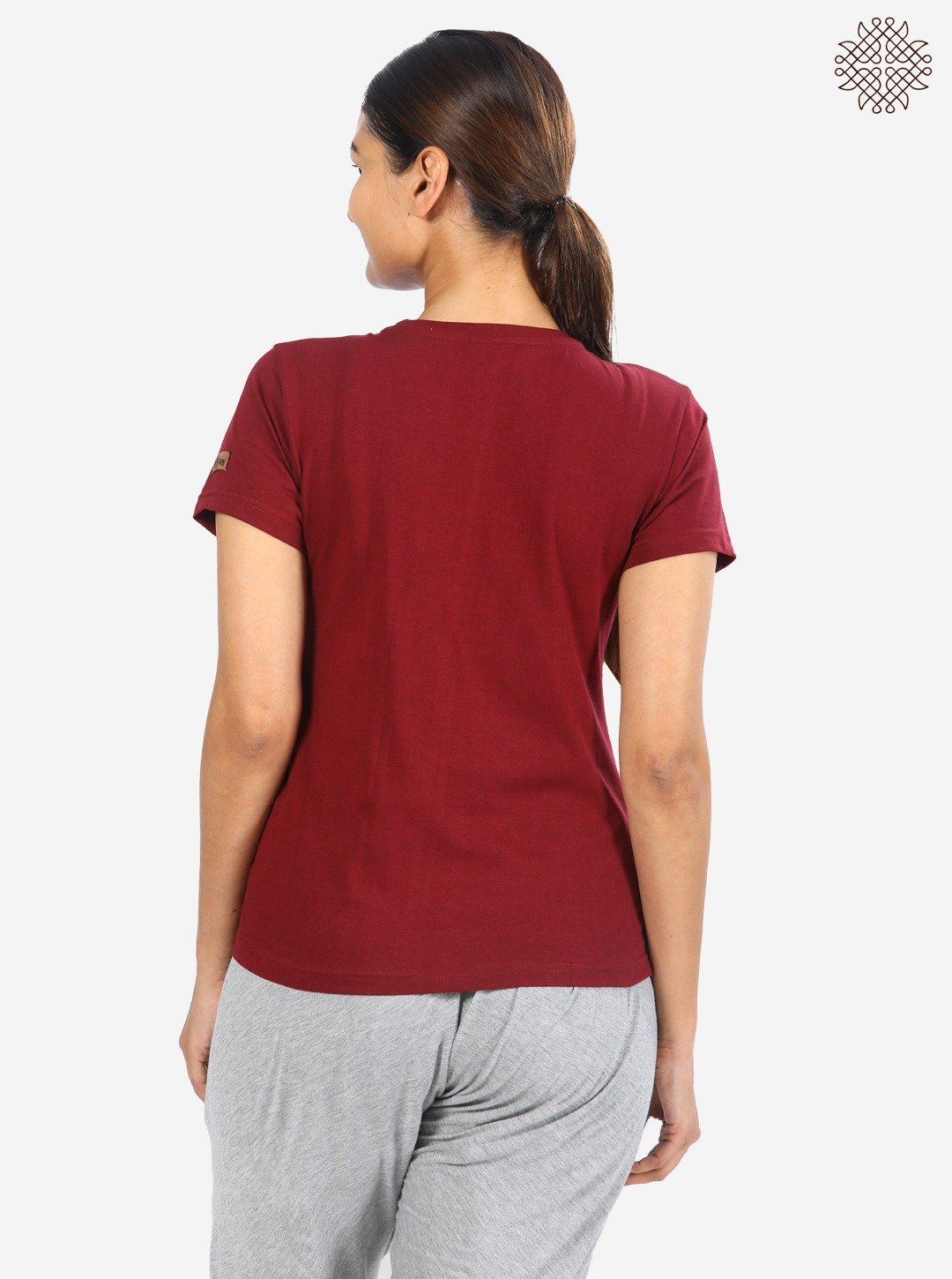 Crew-Neck T-shirt with sleeves crafted in 100% cotton - Image 4