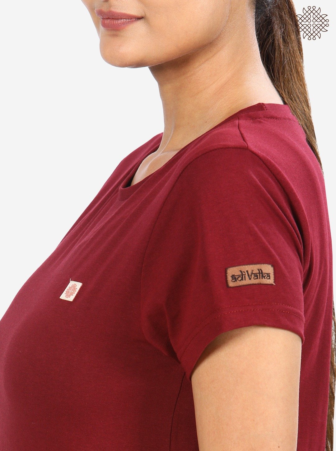 Crew-Neck T-shirt with sleeves crafted in 100% cotton - Image 5