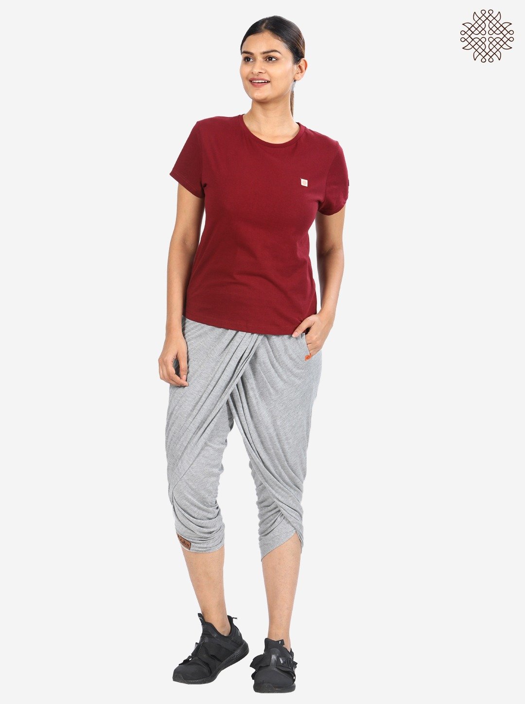 Crew-Neck T-shirt with sleeves crafted in 100% cotton