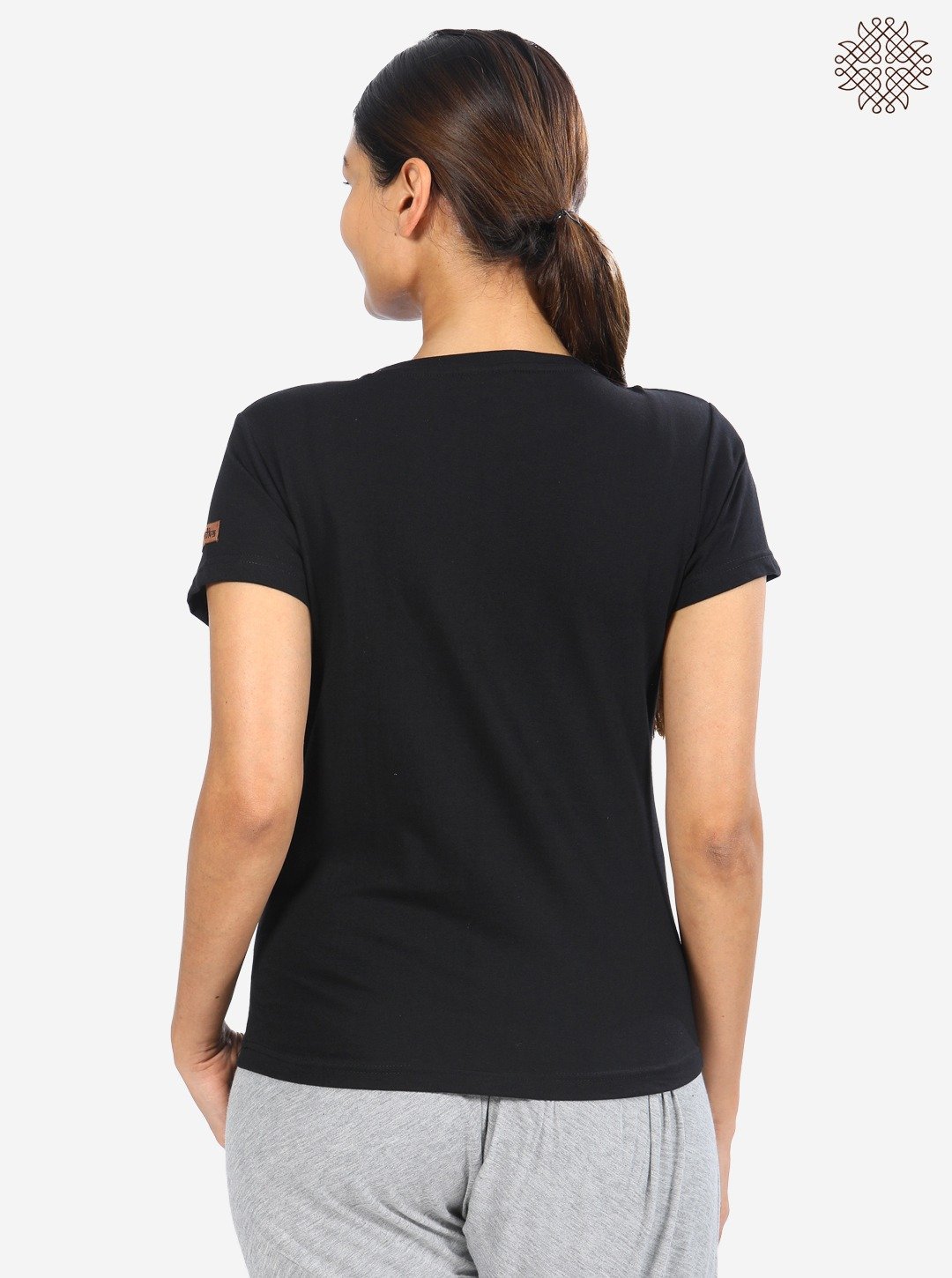 Crew-Neck T-shirt with sleeves crafted in 100% cotton - Image 4