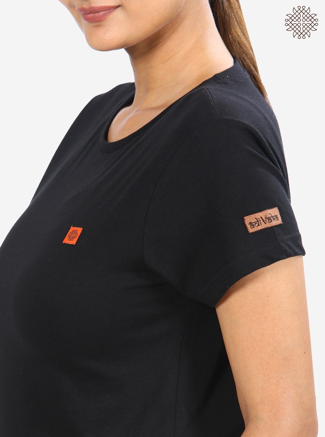 Crew-Neck T-shirt with sleeves crafted in 100% cotton - Image 5