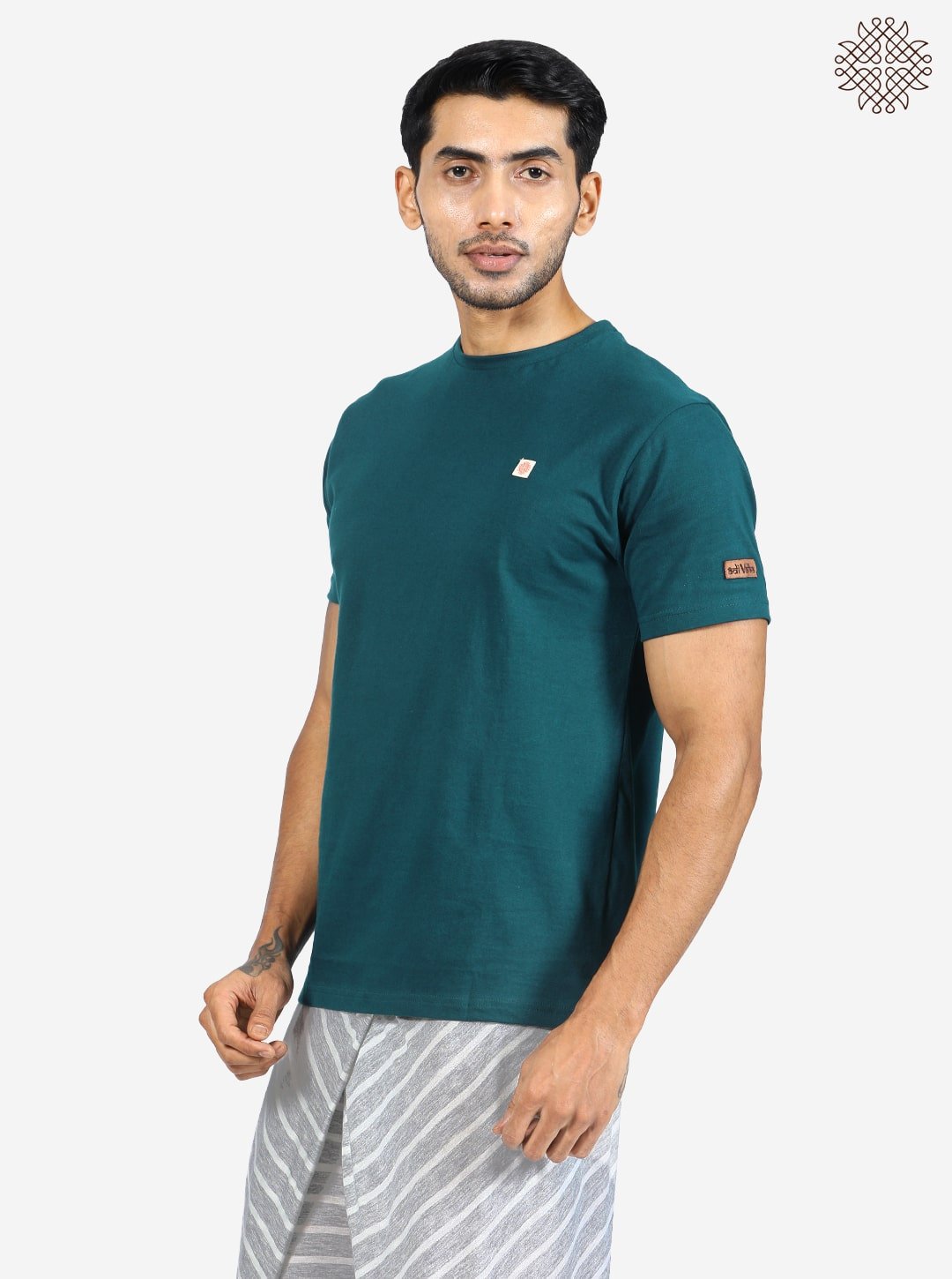 Crew Neck T-shirt with sleeves crafted in 100% cotton - Image 3