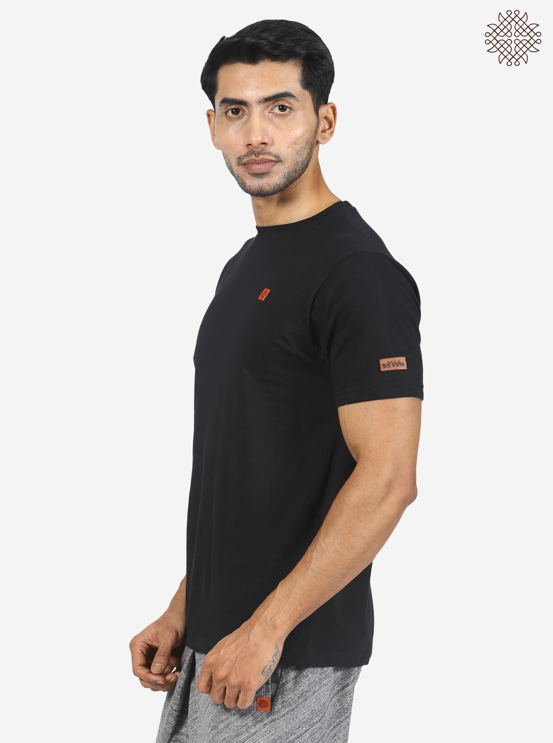 Crew Neck T-shirt with sleeves crafted in 100% cotton - Image 2
