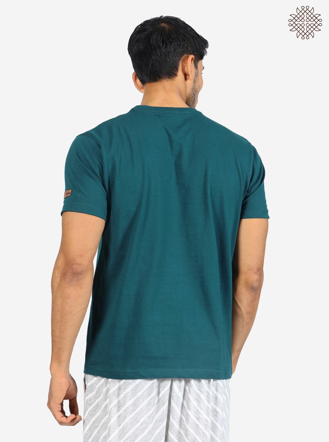 Crew Neck T-shirt with sleeves crafted in 100% cotton - Image 5