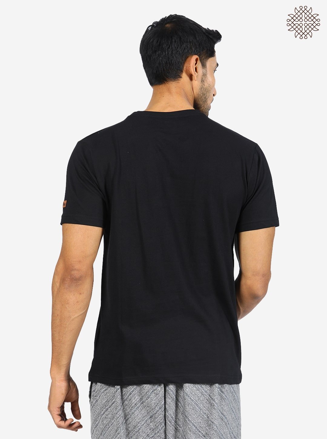 Crew Neck T-shirt with sleeves crafted in 100% cotton - Image 5