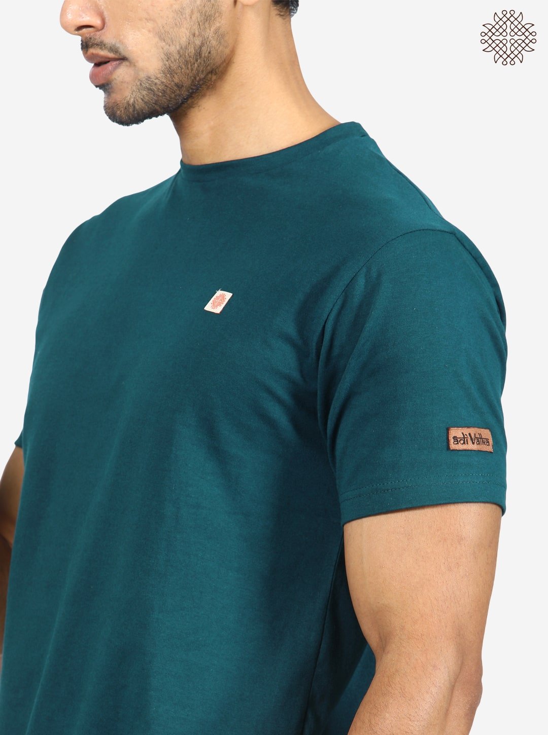 Crew Neck T-shirt with sleeves crafted in 100% cotton - Image 4
