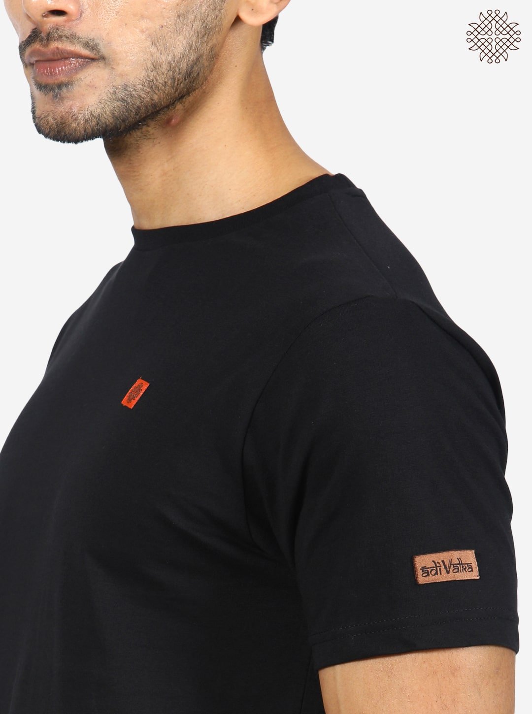 Crew Neck T-shirt with sleeves crafted in 100% cotton - Image 4